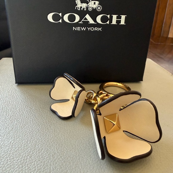 Coach Essential Tea Rose Bag Charm EUC Chalk Black Edge Gold Tone Hardware - Picture 5 of 11